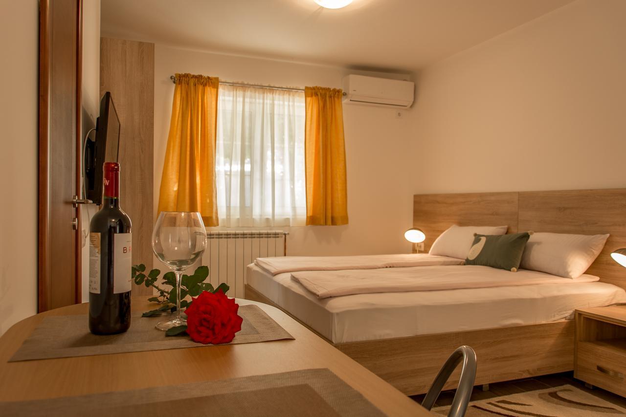 Apartmani Mendula Budva Eksteriør bilde